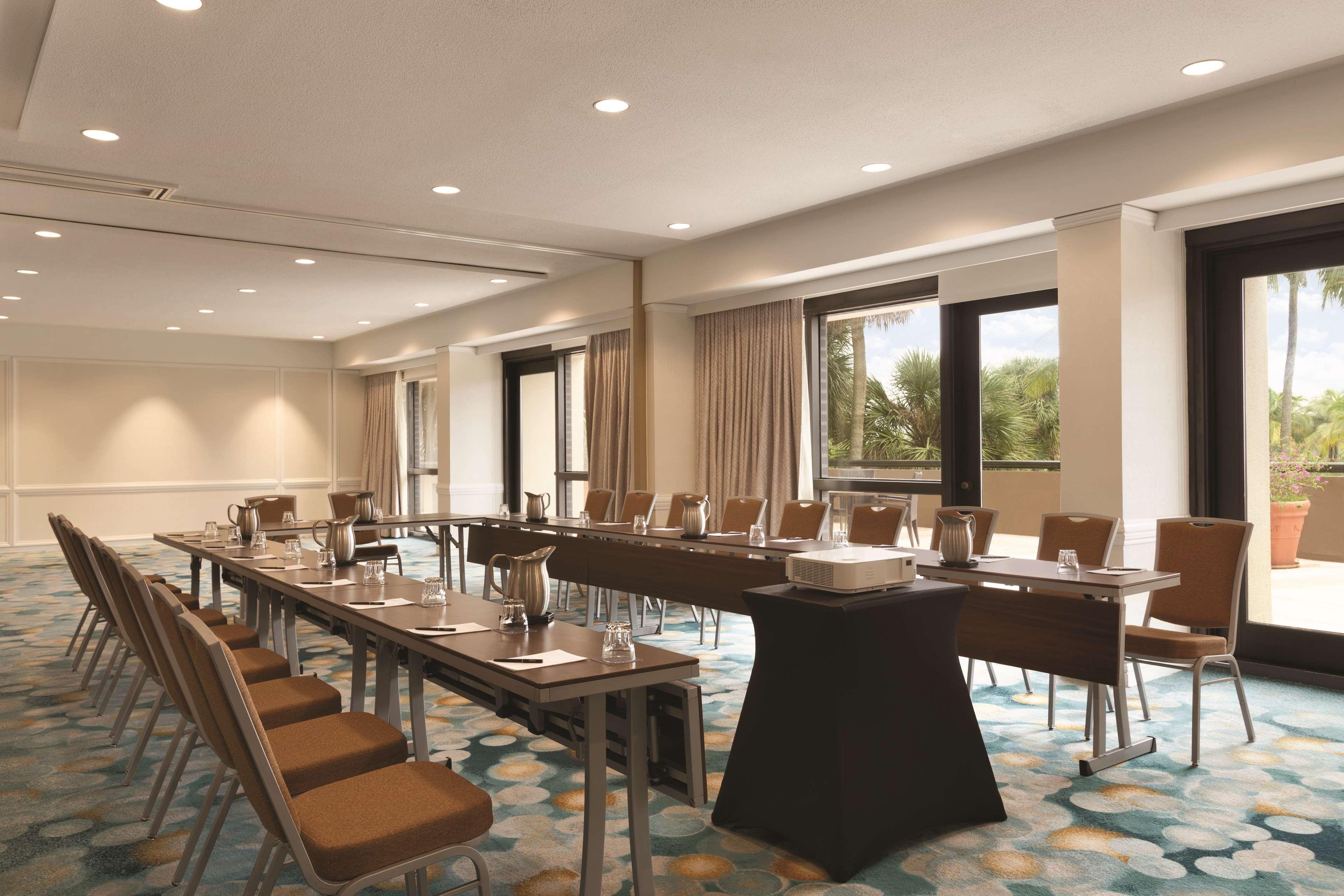 Hotel Hilton Miami Airport Blue Lagoon 4*