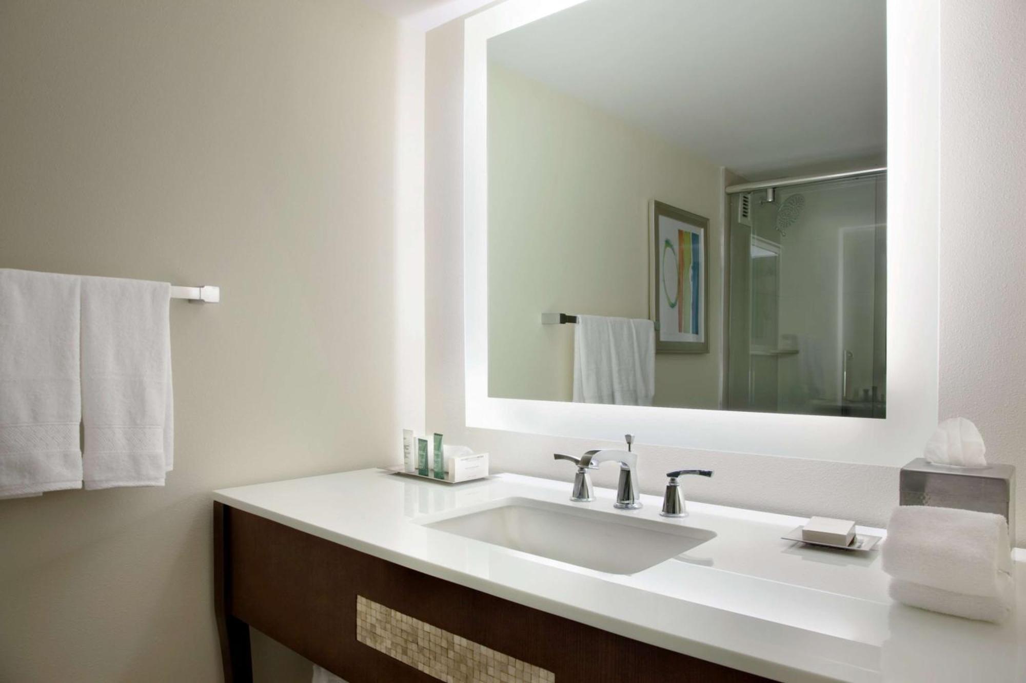 Hotel Hilton Miami Airport Blue Lagoon 4*